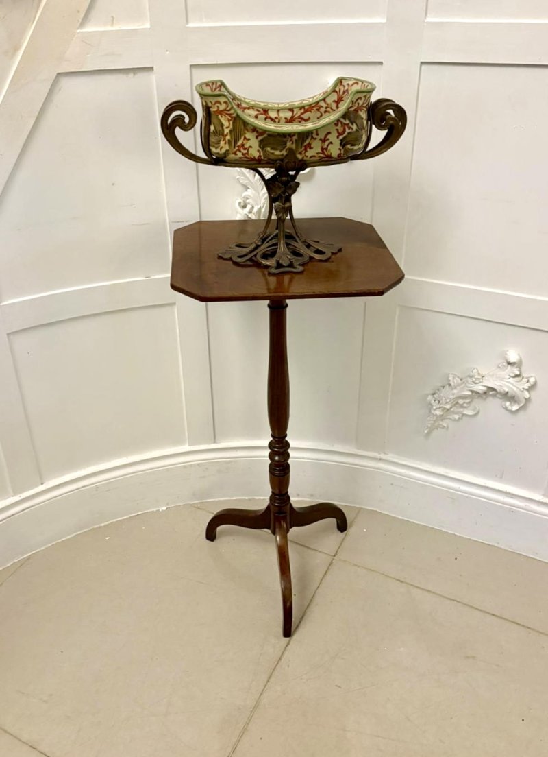 Elegant Antique Georgian Quality Mahogany Tripod Occasional / Lamp Table